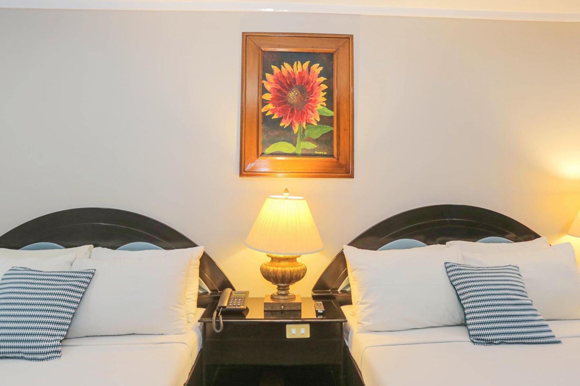 Holiday Plaza Hotel - Cebu Exterior foto