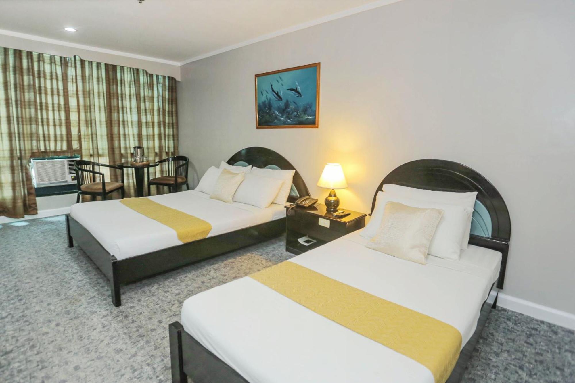 Holiday Plaza Hotel - Cebu Exterior foto