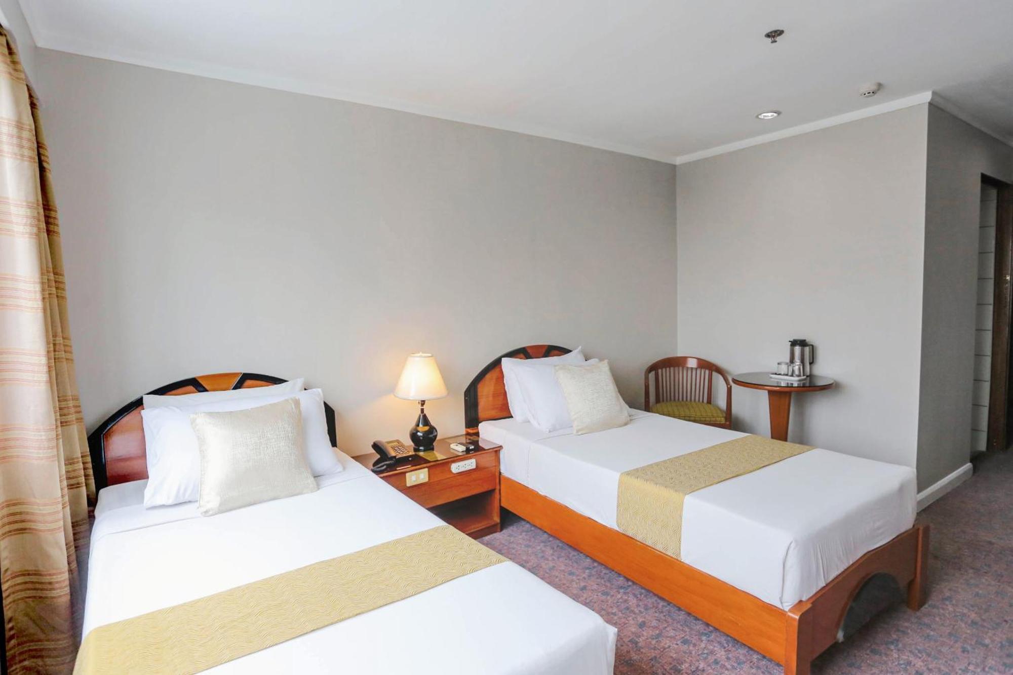 Holiday Plaza Hotel - Cebu Exterior foto