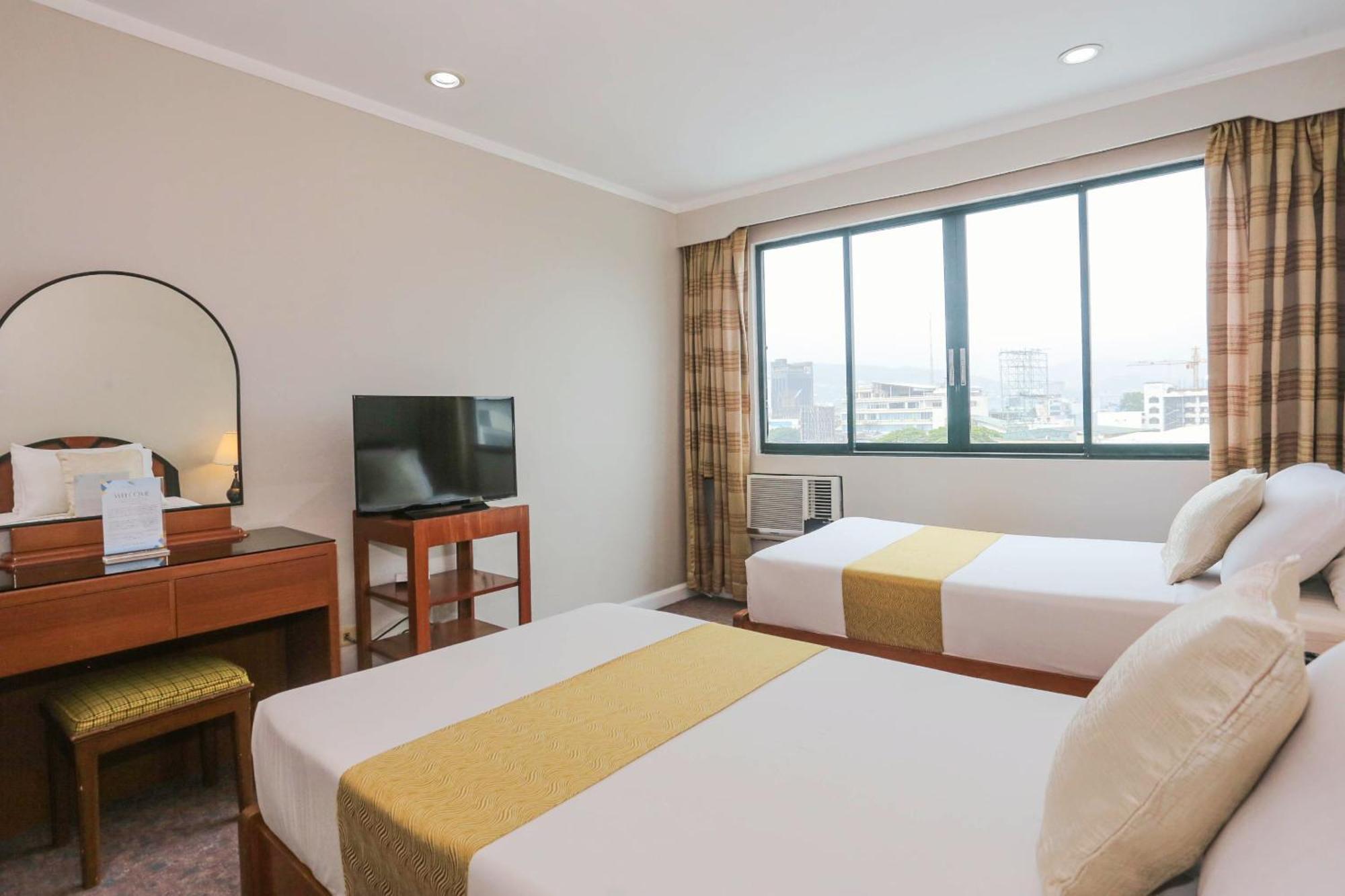 Holiday Plaza Hotel - Cebu Exterior foto